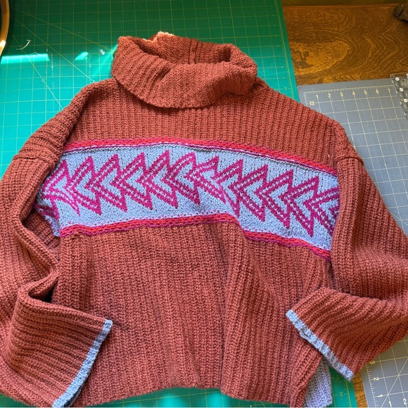 Free People Turtleneck Sweater - Brown and Pink Sz Medium - Picture 1 of 3